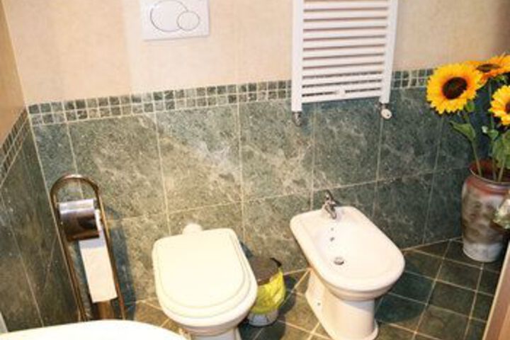 Room 2 of 20
