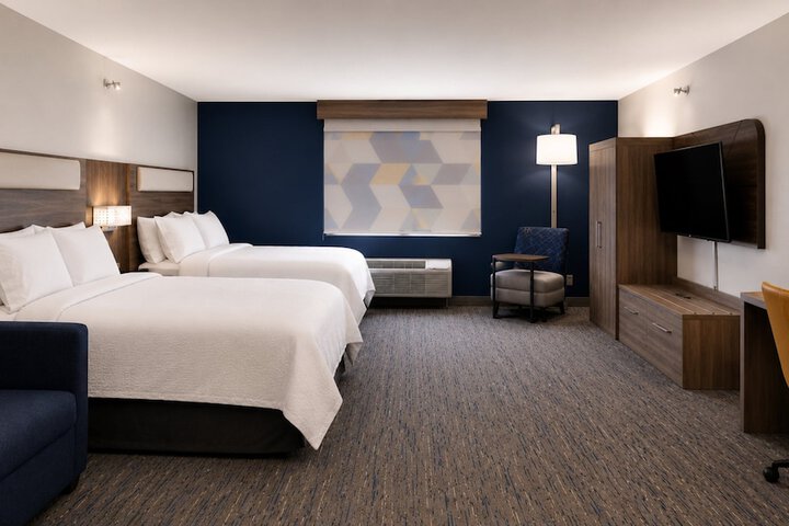 Room 32 of 102