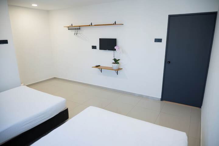 Room 16 of 35