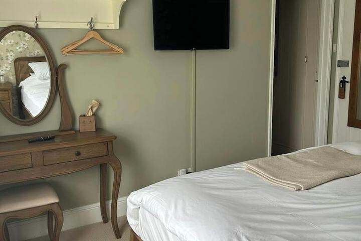 Room 9 of 32