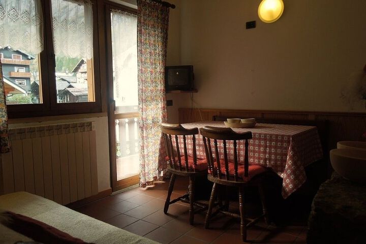 Room 21 of 35