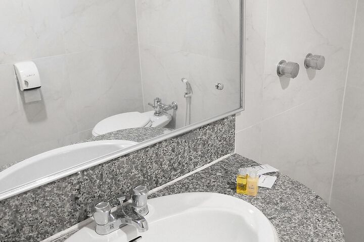 Room 82 of 100