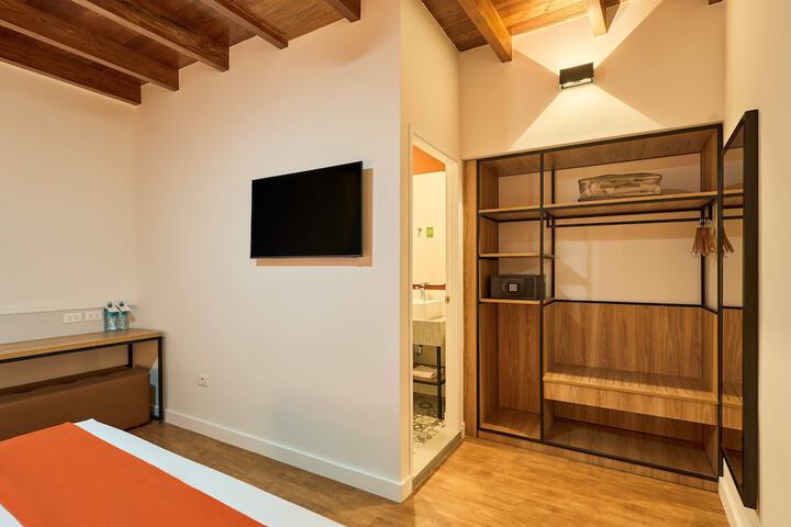 Room 14 of 84