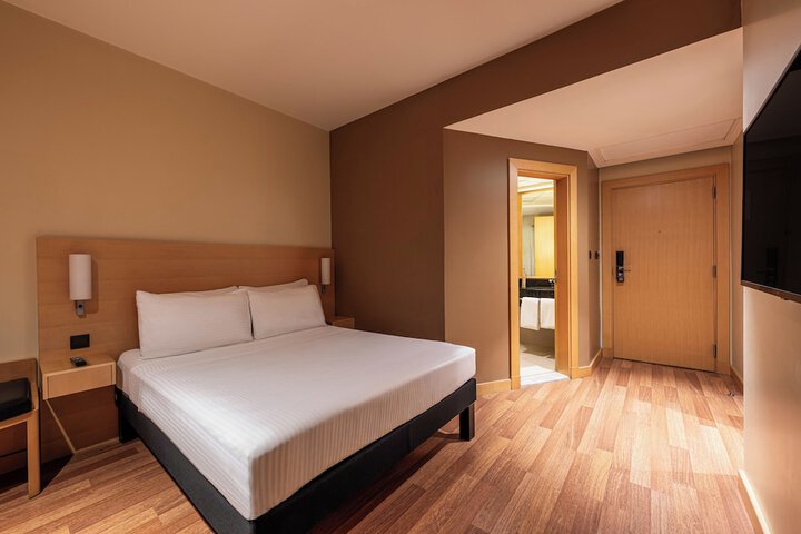 Room 18 of 74