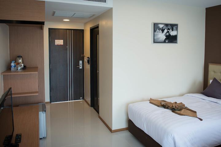 Room 21 of 90