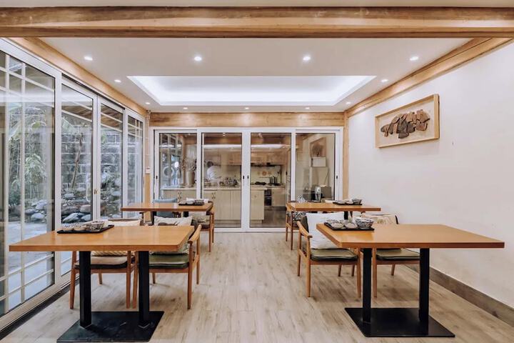 Dining 99 of 163