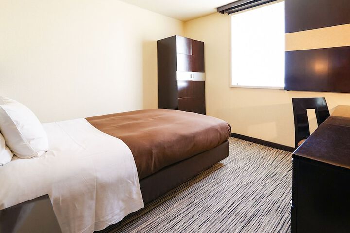Room 11 of 42