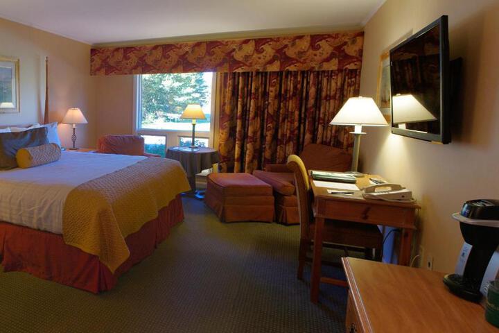 Luxury King Bed (24 of 40)