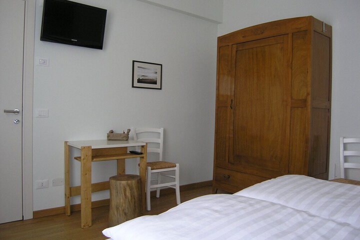 Room 3 of 25