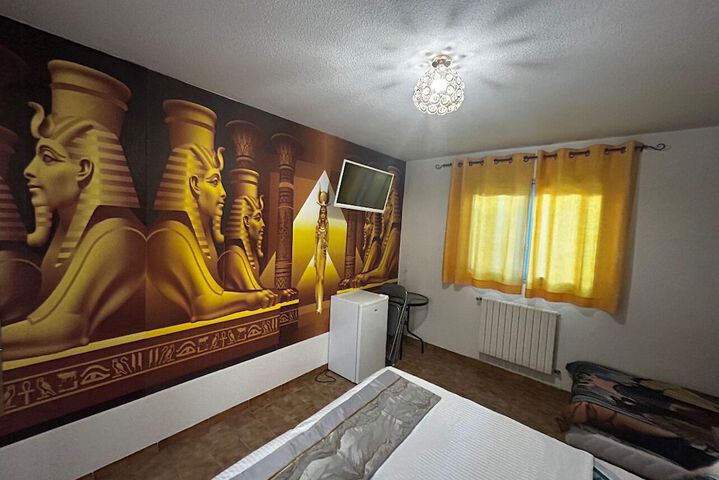 Room 15 of 43