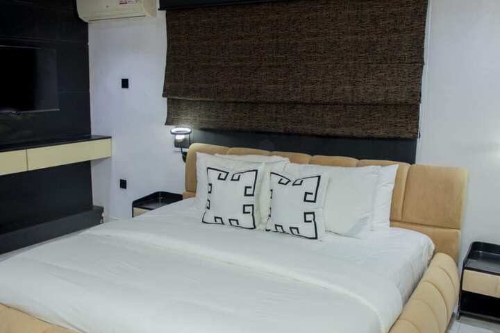 Room 4 of 23