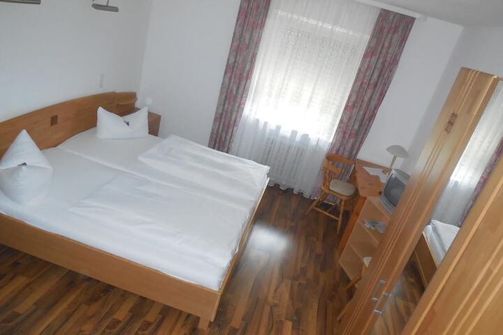 Room 10 of 39
