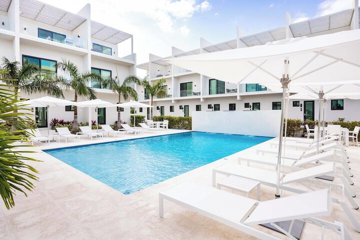 Seascape Grace Bay Hotel & Townhome Villas