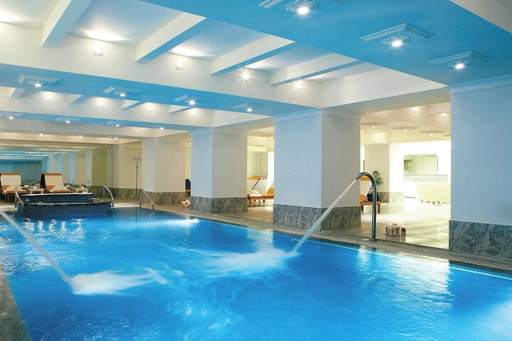Pool 44 of 75