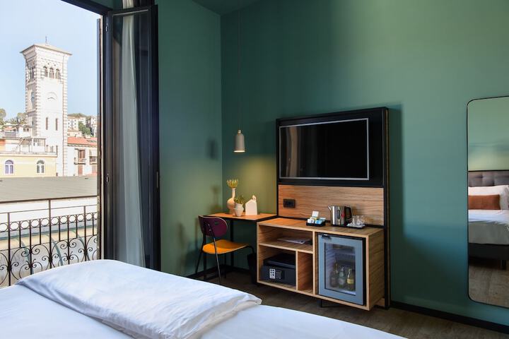 Room 21 of 38