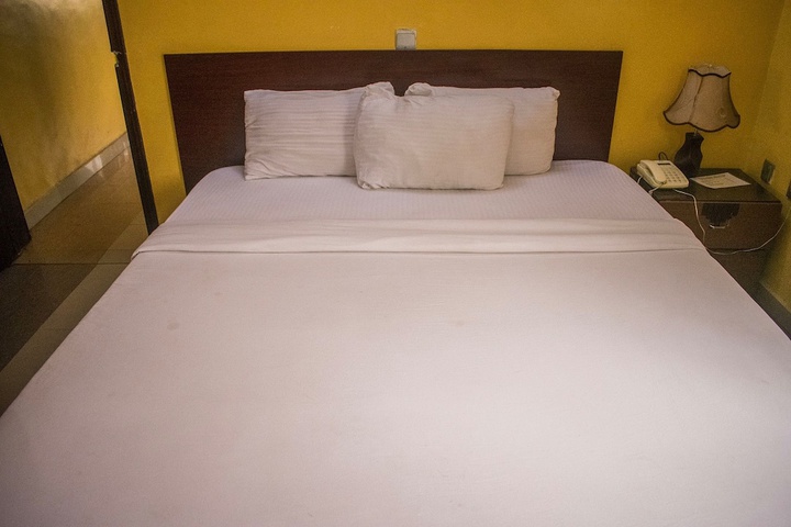 Room 5 of 68