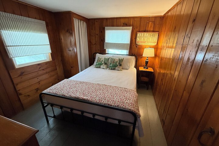 Room 25 of 212