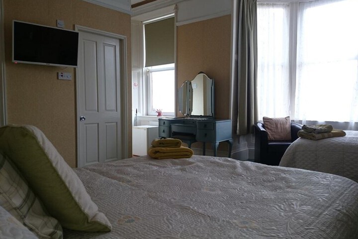 Room 12 of 17