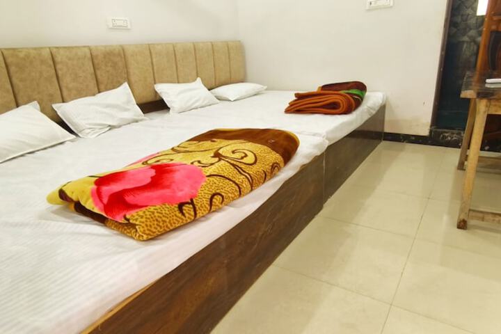 Room 4 of 13