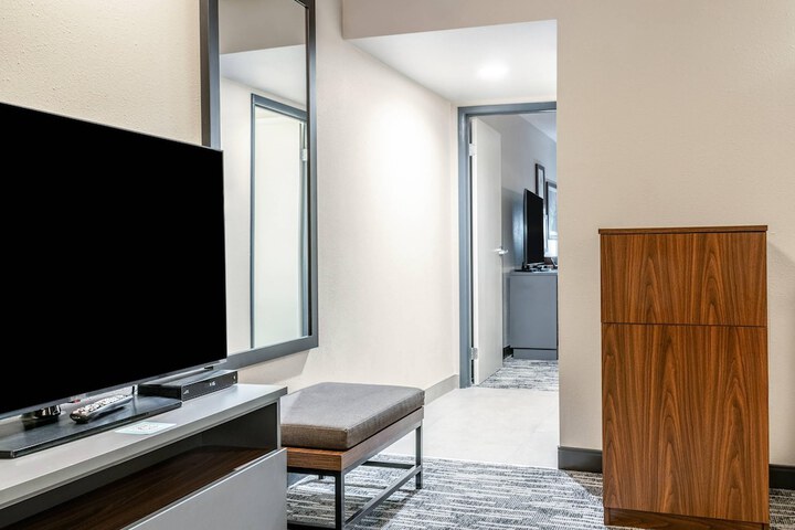 Room 26 of 49