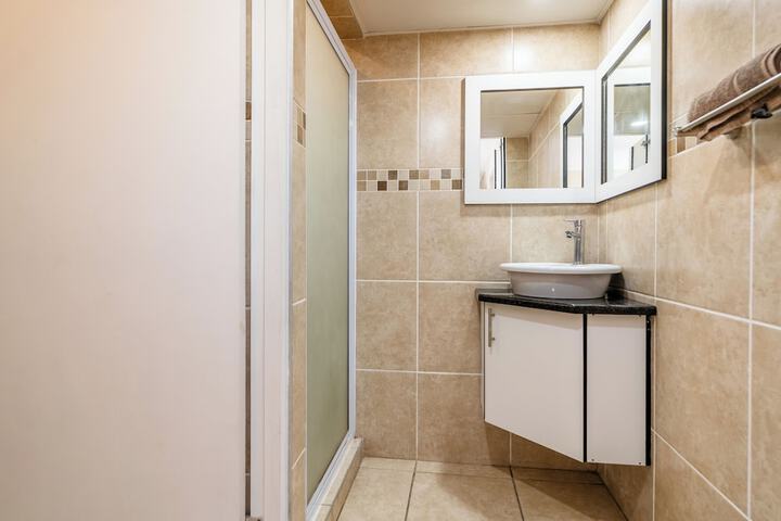 Room 167 of 223