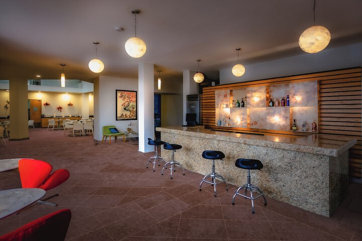 Lounge 109 of 166