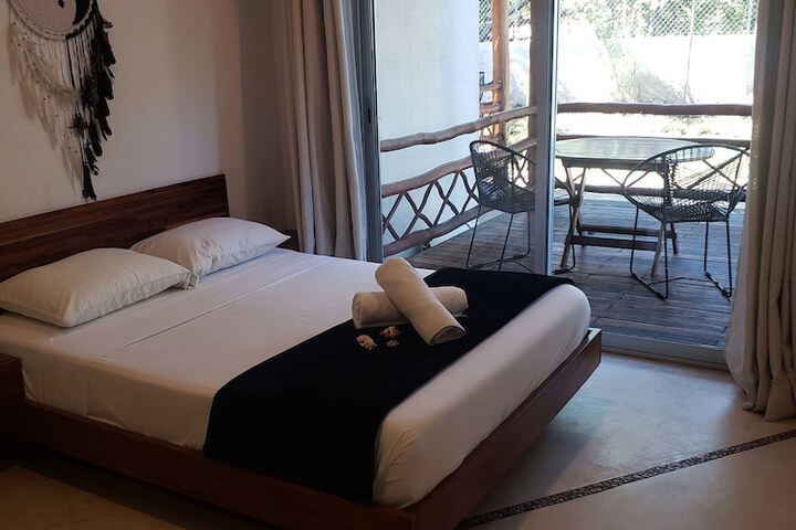 Room 2 of 18