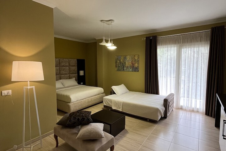 Room 16 of 121