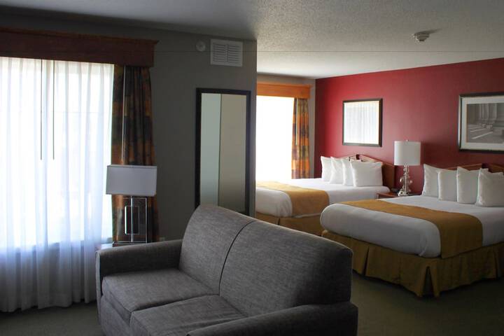 1 Bedroom Queen Bed Accessible (1 of 10)