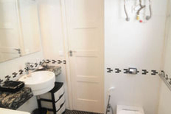Room 3 of 27