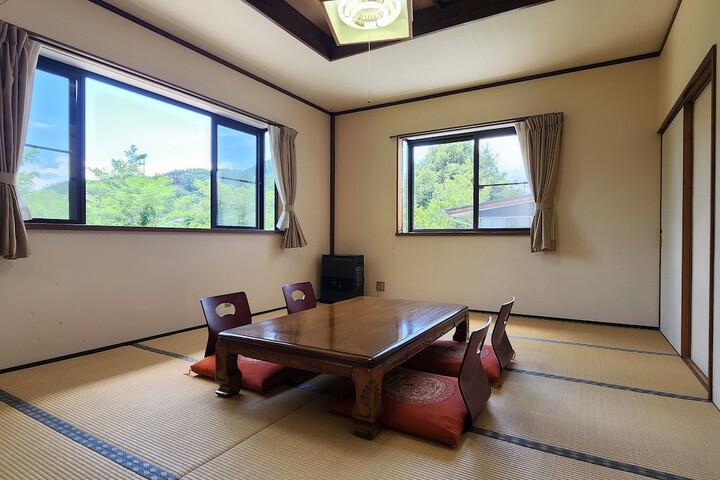 Room 12 of 40