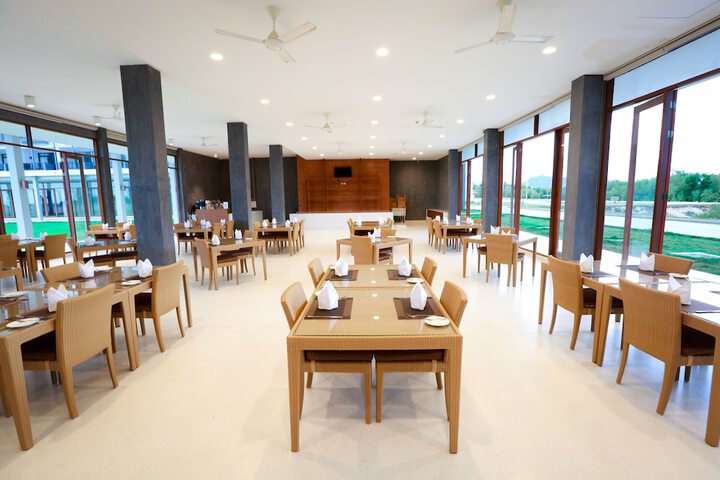 Dining 59 of 70