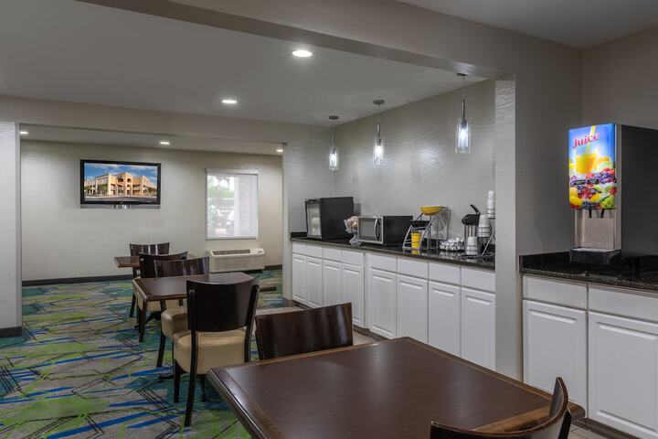 Breakfast area