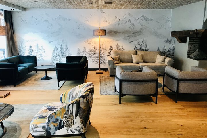Lounge 65 of 84