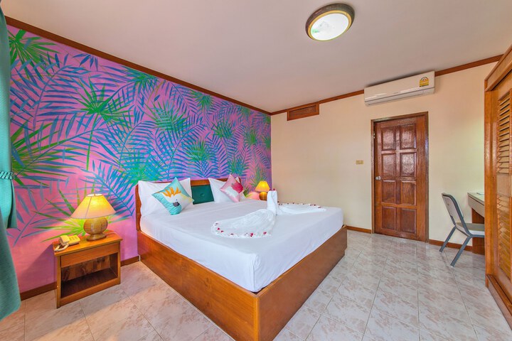 Room 16 of 30