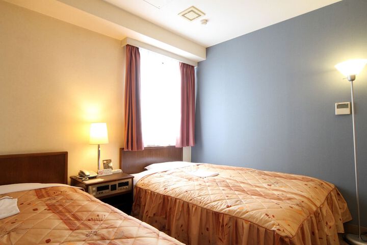 Room 13 of 34