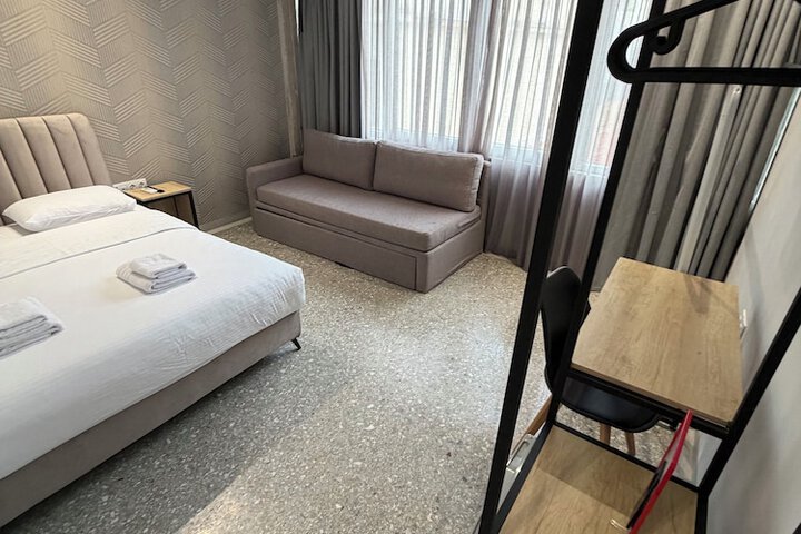 Room 32 of 86