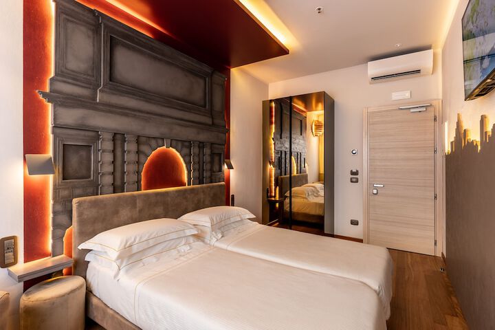 Room 33 of 84