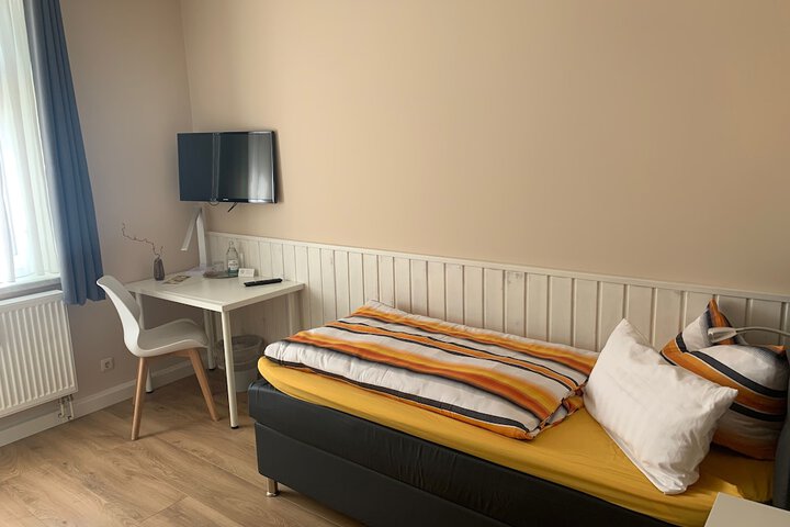 Room 3 of 35