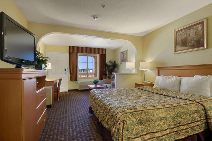 1 King Bed (6 of 7)