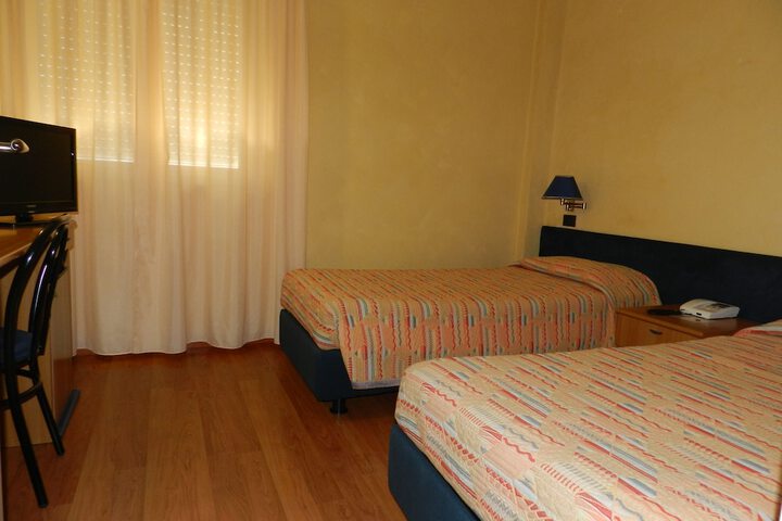 Room 16 of 33