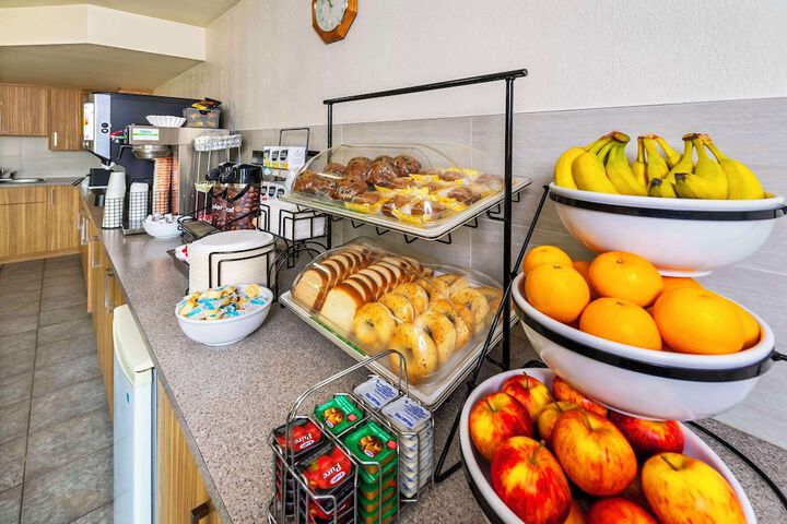 Breakfast/Coffee Service 65 of 76