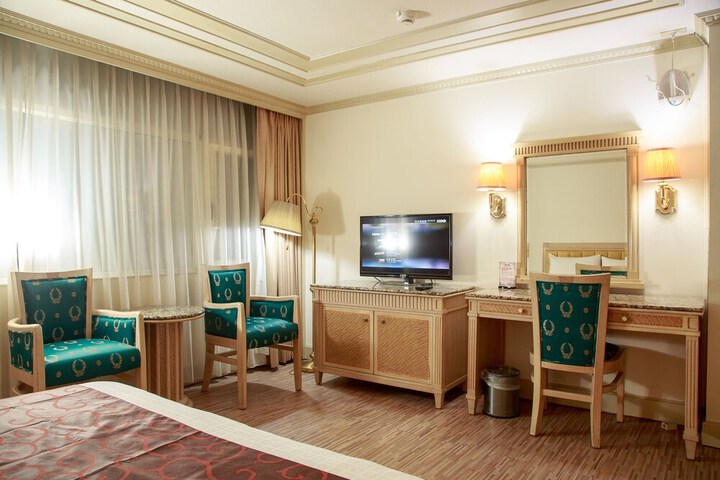 Room 32 of 35