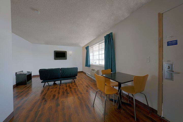 Room 9 of 108
