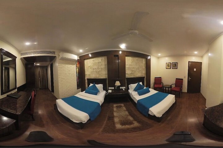 Room 9 of 28