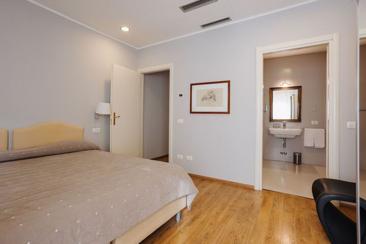 Room 46 of 179