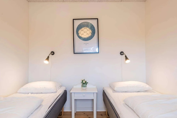 Room 2 of 15