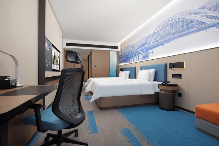 Room 10 of 11