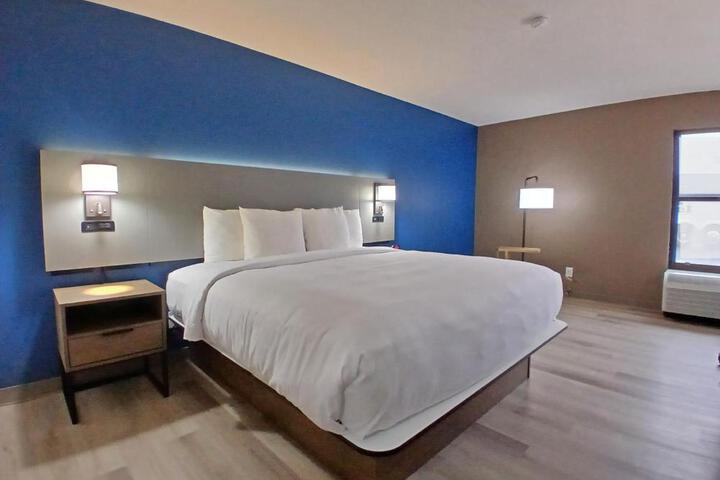 1 King Bed (7 of 21)