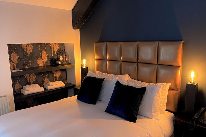 Room 9 of 27